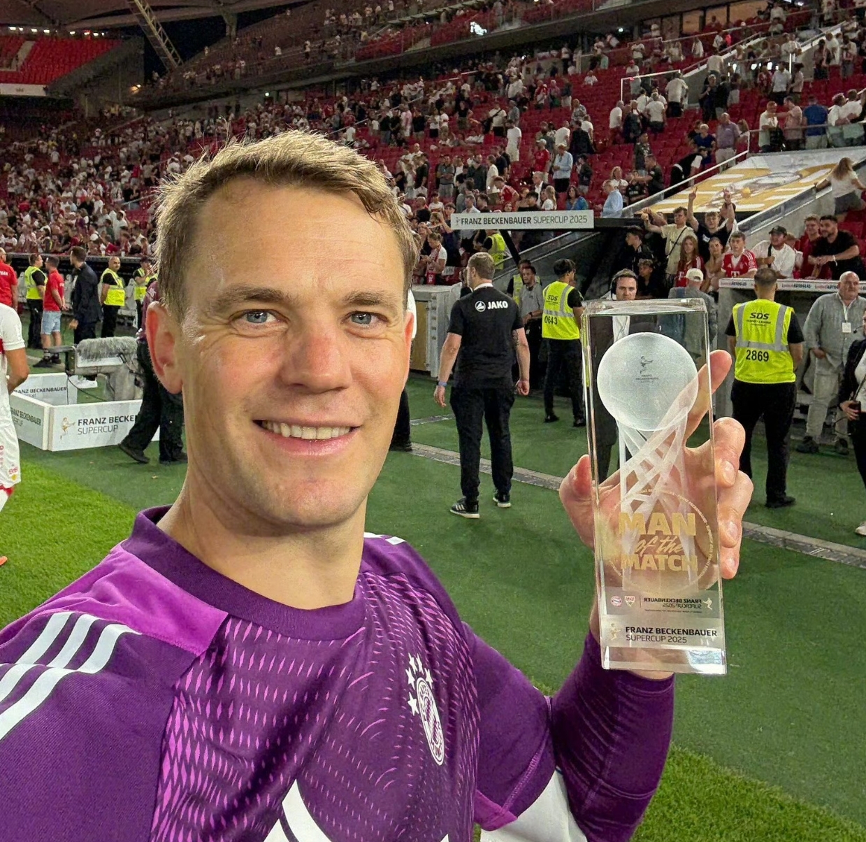 拜仁慕尼黑新援表现出色，教练大加赞扬(拜仁慕尼黑新援表现出色,教练大加赞扬的是谁)